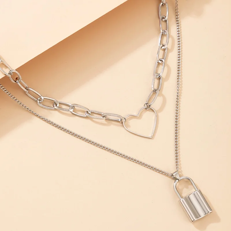 

Retro Chain Peach Heart Lock Pendant Necklace Female Creative Geometric Fashion All-match Necklace