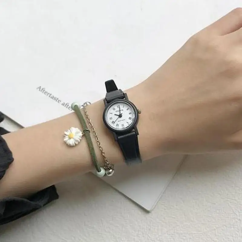 

Женские Водонепроницаемые часы в стиле ретро с простым циферблатом и кожаным ремешком