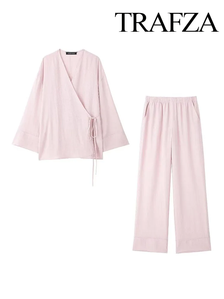 Женский комплект из блузки и брюк с V-образным вырезом