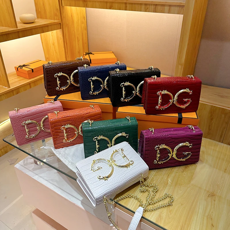 

New street trend cowhide crocodile messenger bag shoulder bag flip magnetic buckle bag solid color luxury design.