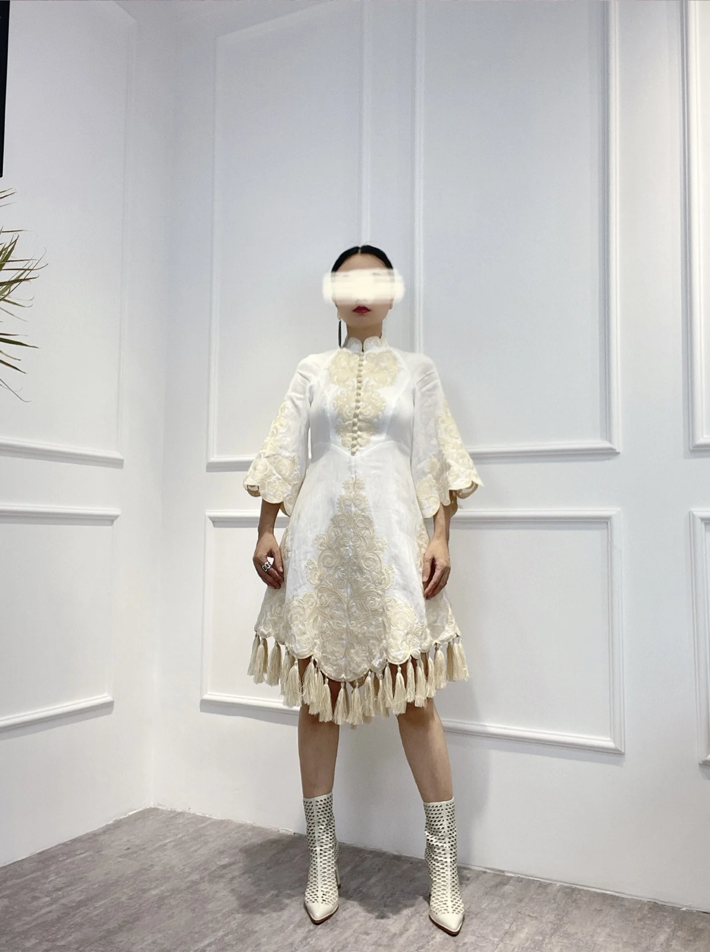 

Женское мини-платье с вышивкой, с рукавом до локтя