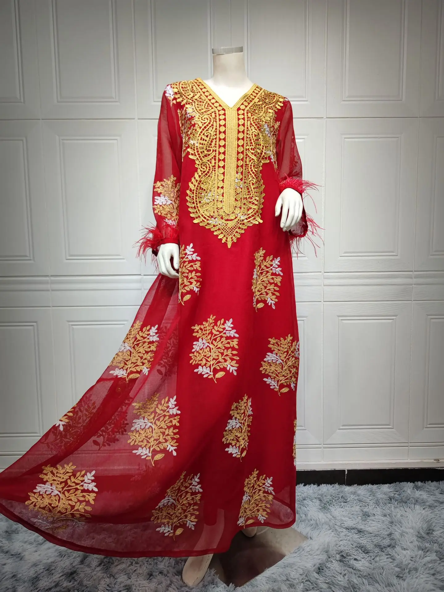 Muslim Summer 2023 New Middle East Dubai Embroidered Panel Sleeves Feather Gold Lace Muslim Dress Women Kaftan