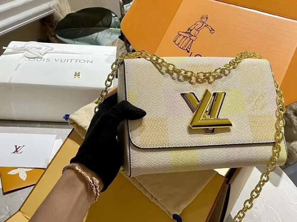 Louis V - Uitton Квадратный Лезвие Цепь 23 10 X 16 См |