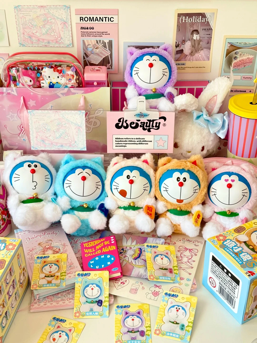 Фото Аутентичная плюшевая слепая коробка Doraemon Wishing Lucky Cat, модная милая позитивная фигурка, загадочная коробка, виниловая кукла в стиле аниме, коллекционные подарки для девочек №1