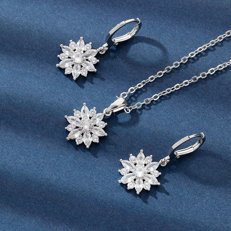 

Комплект из колье и серёг, из серебра 925 пробы