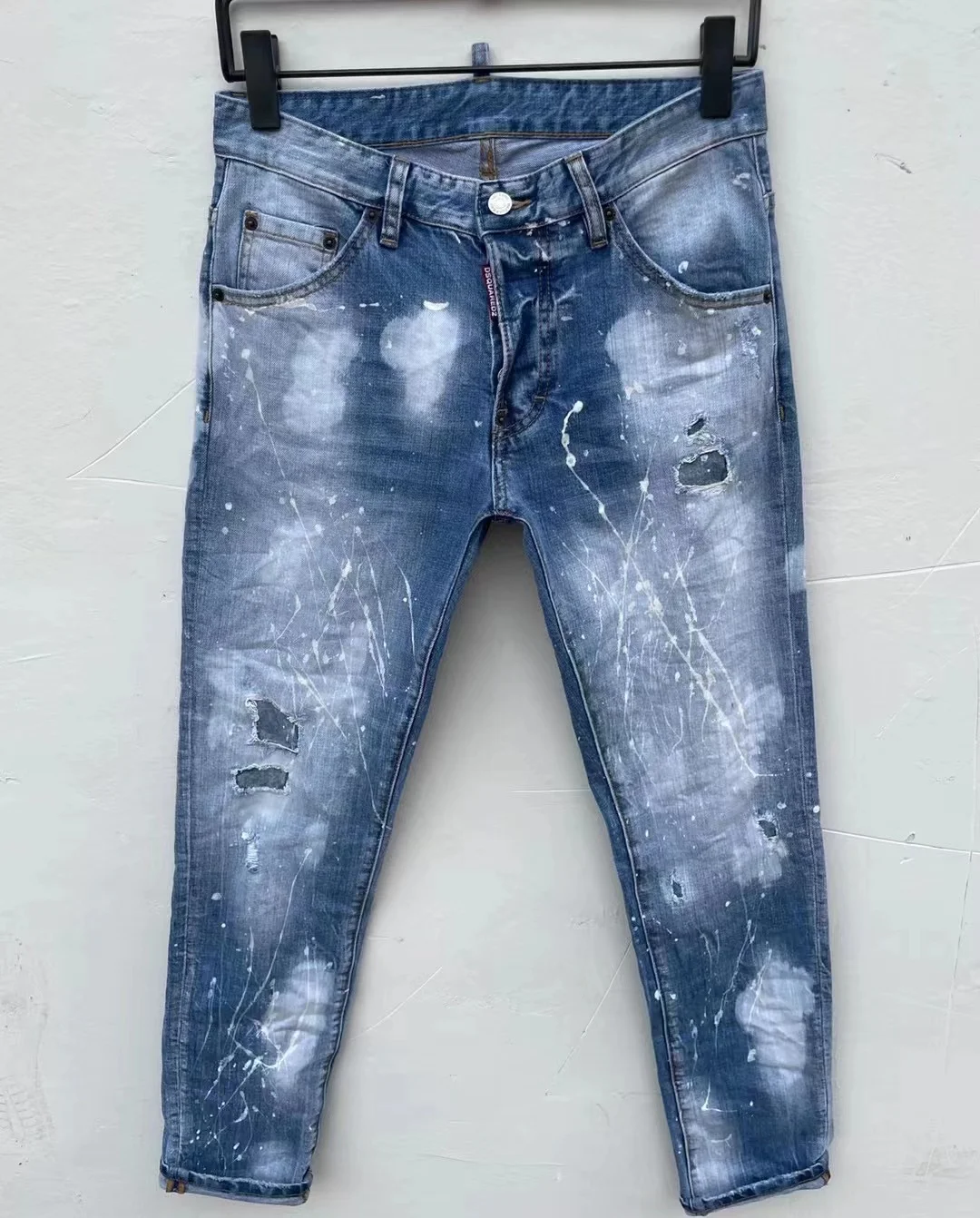 

2022 New Fashion Brand Dsquared2 Men's Washed, Worn, Ripped, Paint Spot Motorcycle Jeans dsq092