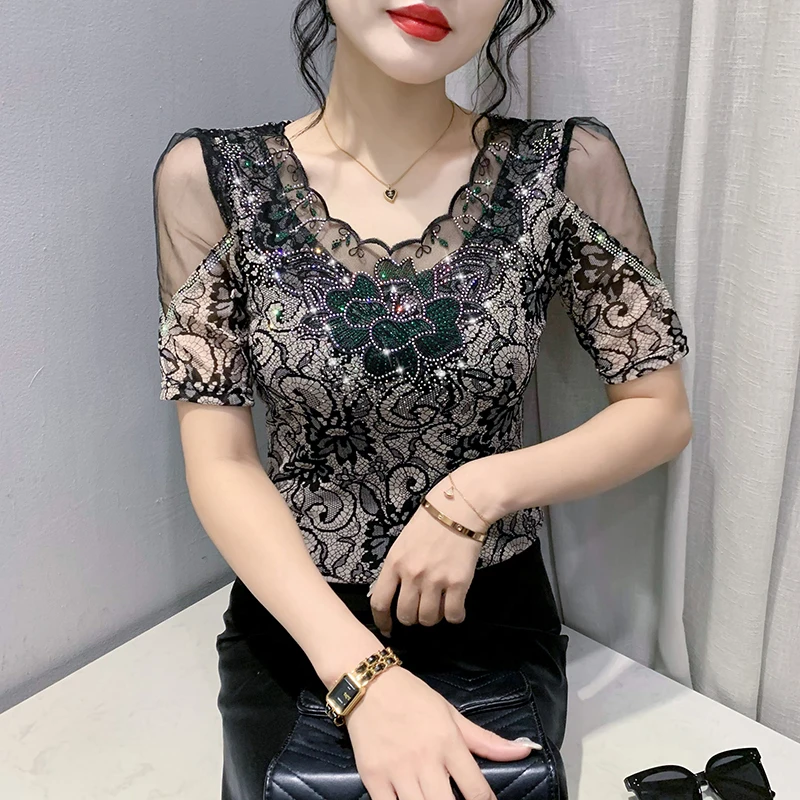 

2023 New Summer Clothes Patchwork T-Shirt Sexy V-Neck Crochet Lace Hot Drilling Shiny Diamonds Slim Tops Short Sleeve Tees 34207