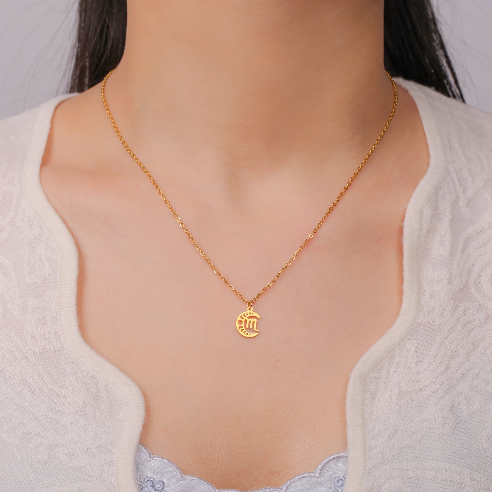 Женское колье из нержавеющей стали с подвеской в виде Солнца и Луны