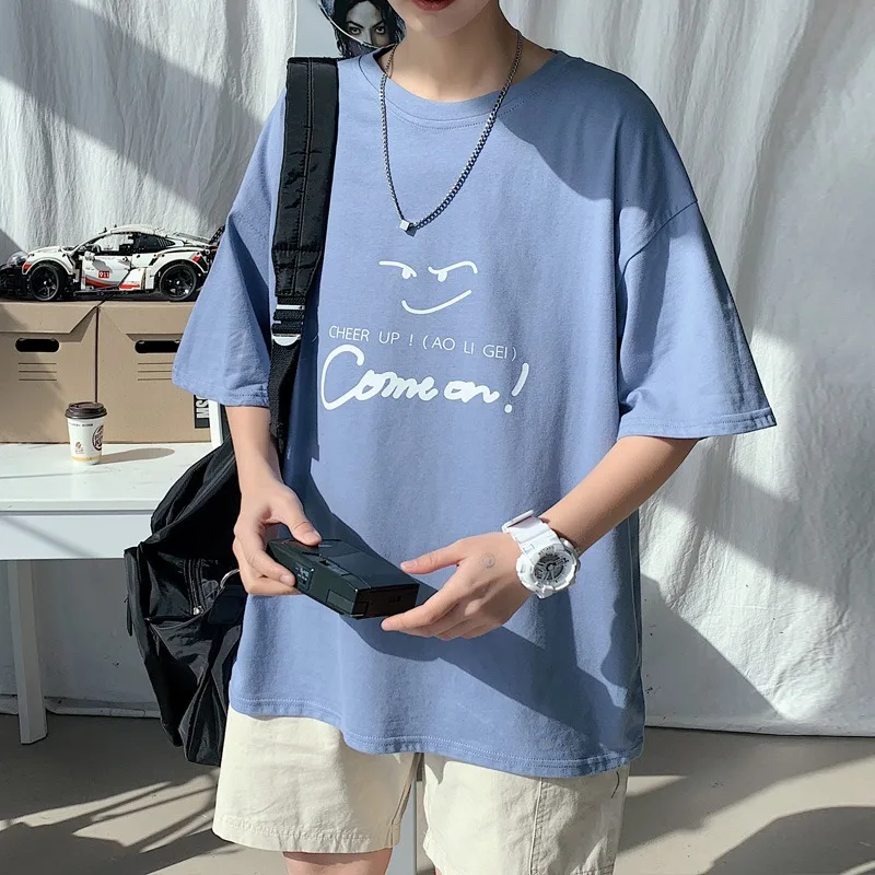 

Shoot the new cotton loose short-sleeved T-shirt in the summer of 2022. T-shirt for male Hong Kong students.