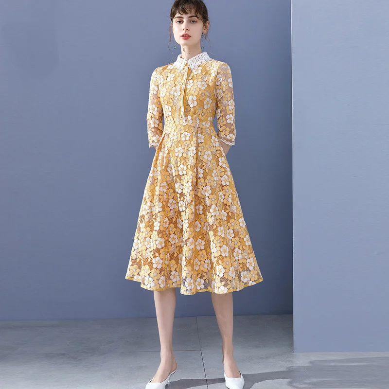 Винтажное элегантное кружевное платье средней длины с цветочным кружевом