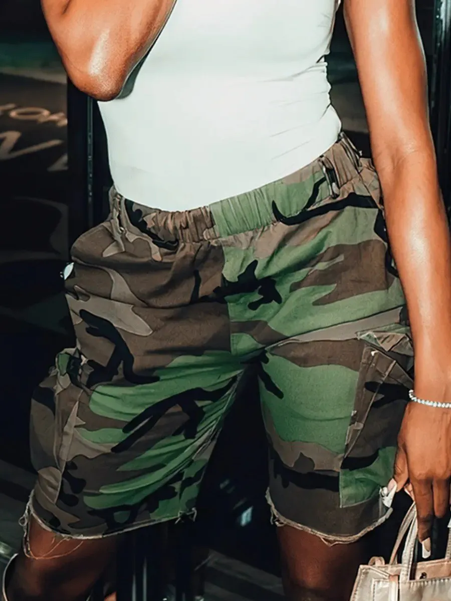 LW Camo Print Raw Edge Cargo Shorts Women Camouflage Shorts Summer Casual Cargo Shorts Streetwear Hip-hop Loose Camo Biker Short
