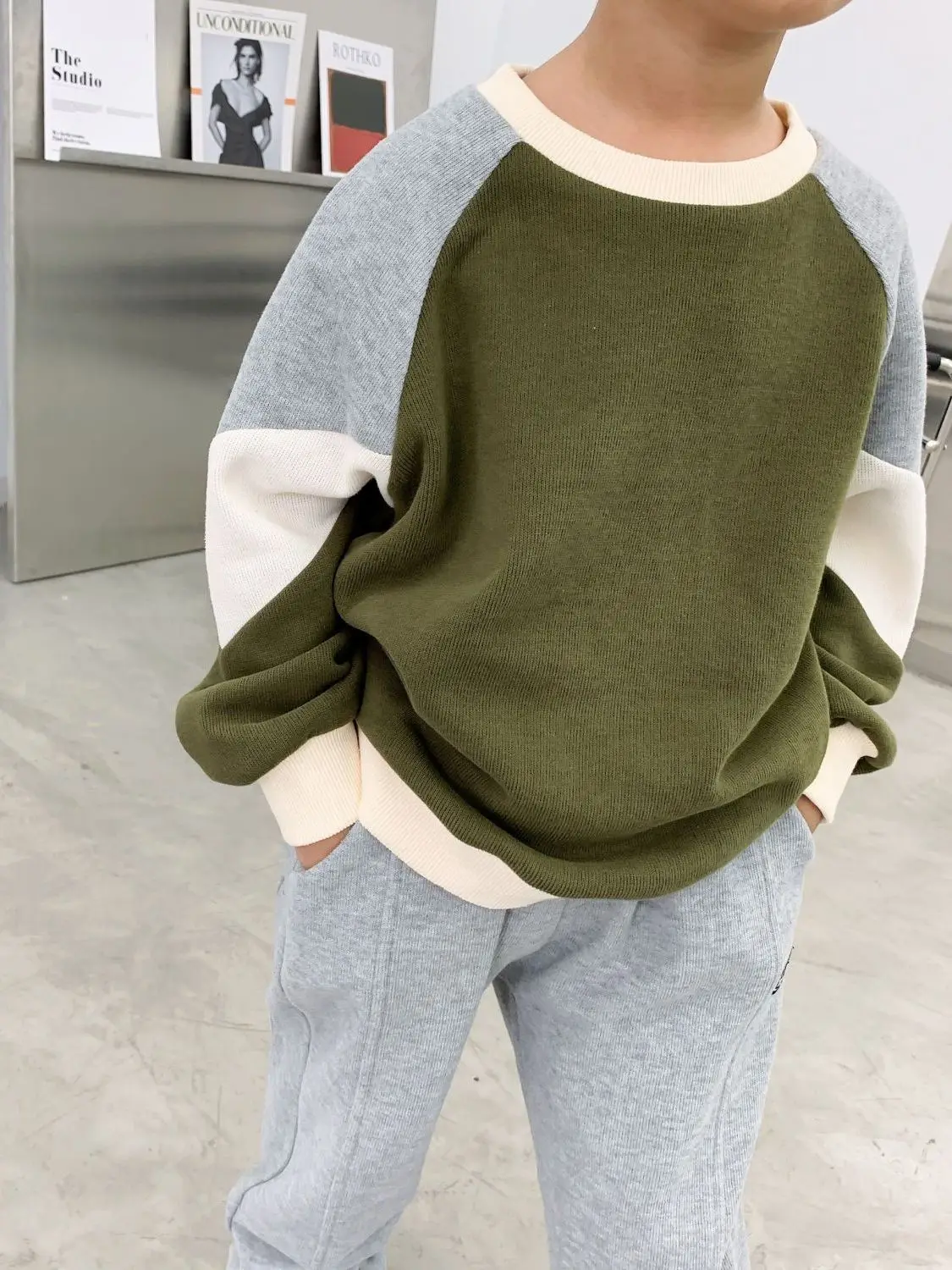 New Spring and Autumn Children's Wear Boys' Sweatshirt Round Neck Undercoat Children's Color Contrast Clothing Japanese Style enlarge