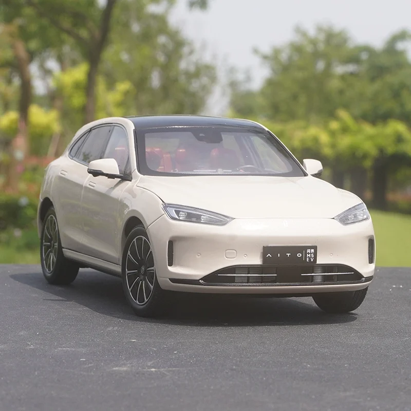 

Модель автомобиля AITO M5EV 1:18, украшение из сплава для внедорожника, игрушка для мальчиков