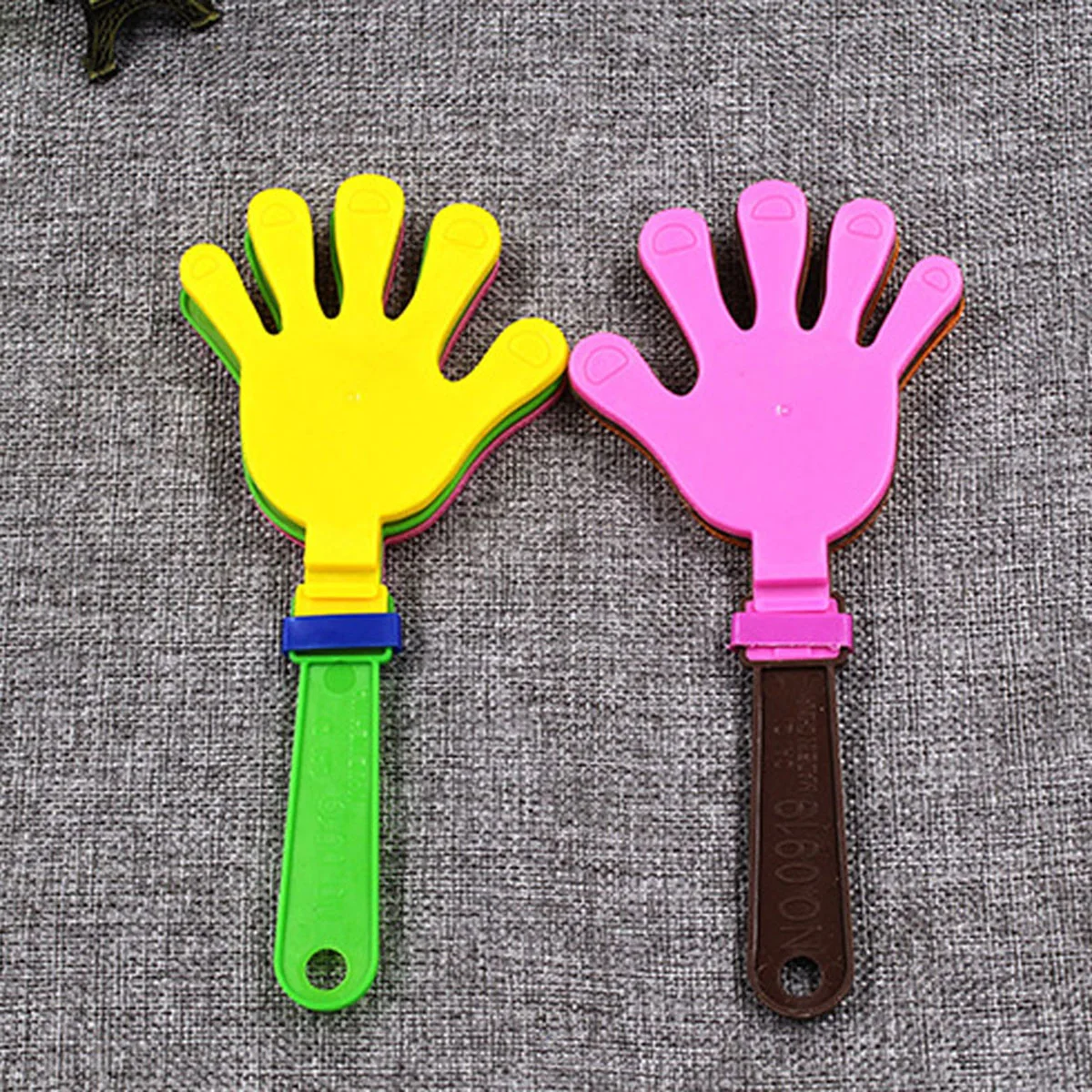 

20pcs Plastic Hands Clap Creative Funny Cheer Prop for Party Consert Club (Mixture Colour)