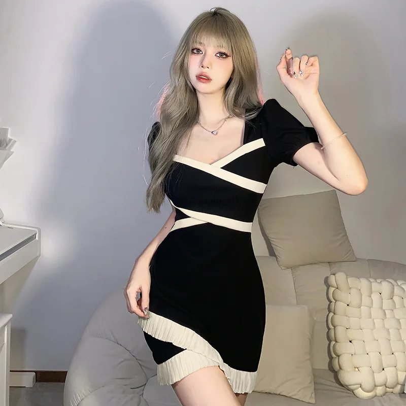 

Women's Retro Premium Puff Sleeves Square Neck Stitching Lace Hip Short Skirt Women's Design Slim Travel A-Line Dress