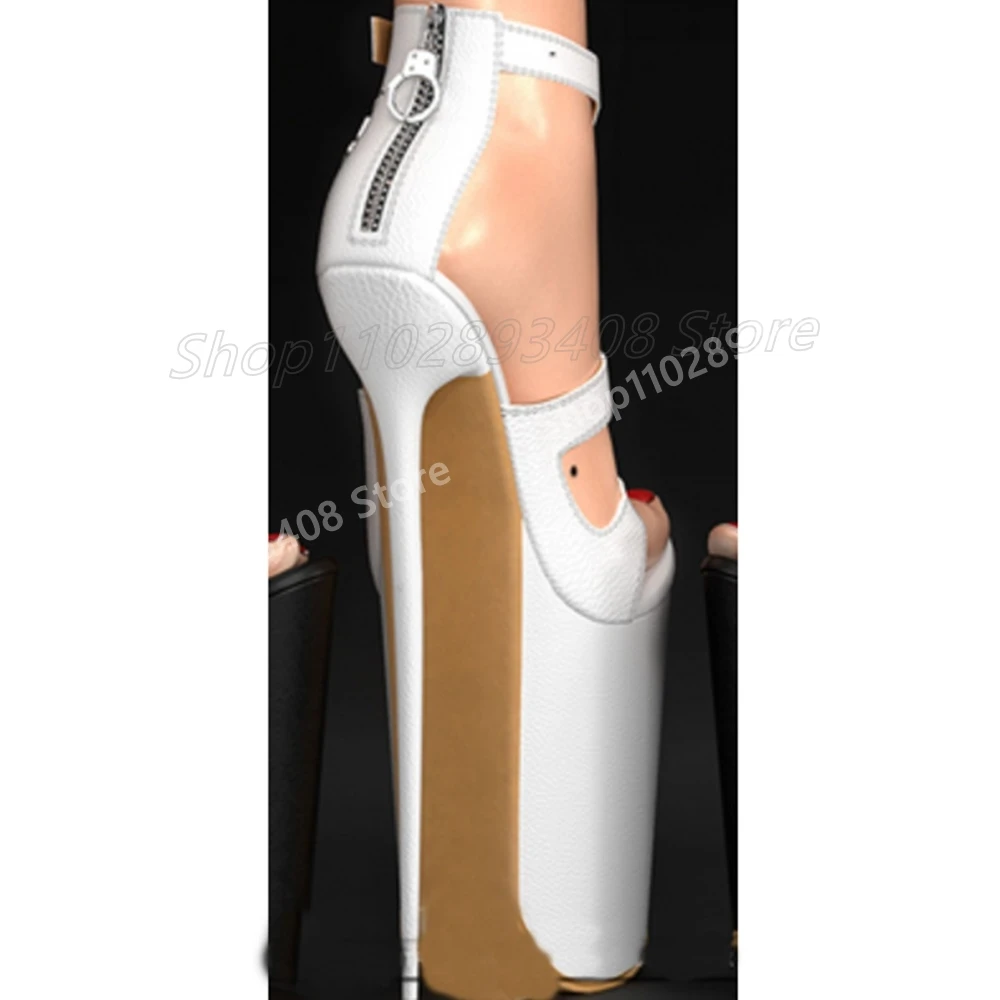 Черные металлические сандалии с круглыми заклепками и Т-образным ремешком