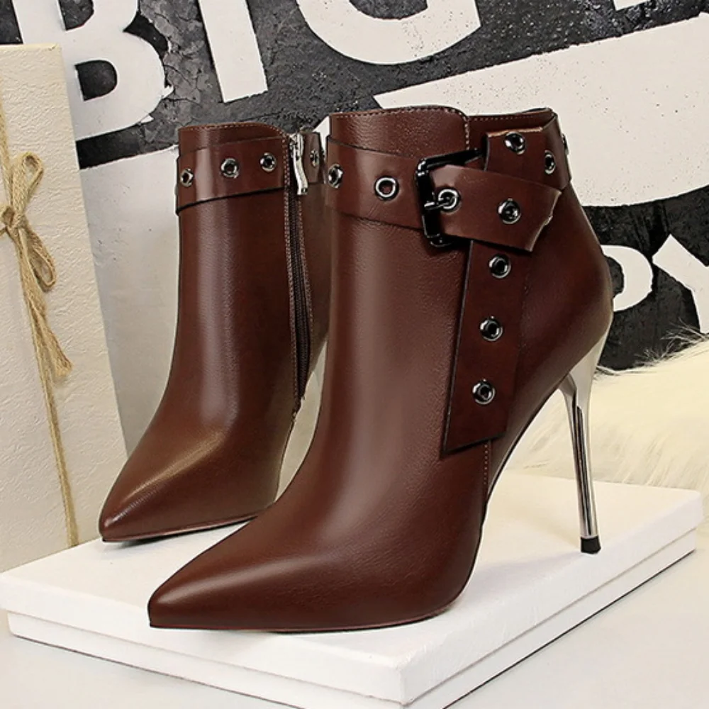 

Ботинки женские винтажные на шпильке, пикантные облегающие заостренные Ночные Клубные ботинки с заклепками и ремешком с пряжкой, обувь для ...