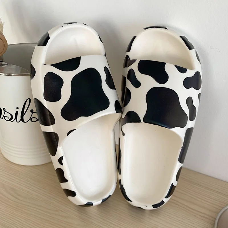Women Lovely Cow Slippers Summer Home Non-Slip Indoor Soft Thick Sole Platform Eva Shoes Outdoor Beach Shoes Bathroom Slides