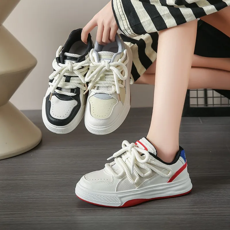 

Fashion thick-soled Korean lace-up student board shoes autumn new female casual shoes street shooting net red sports shoes