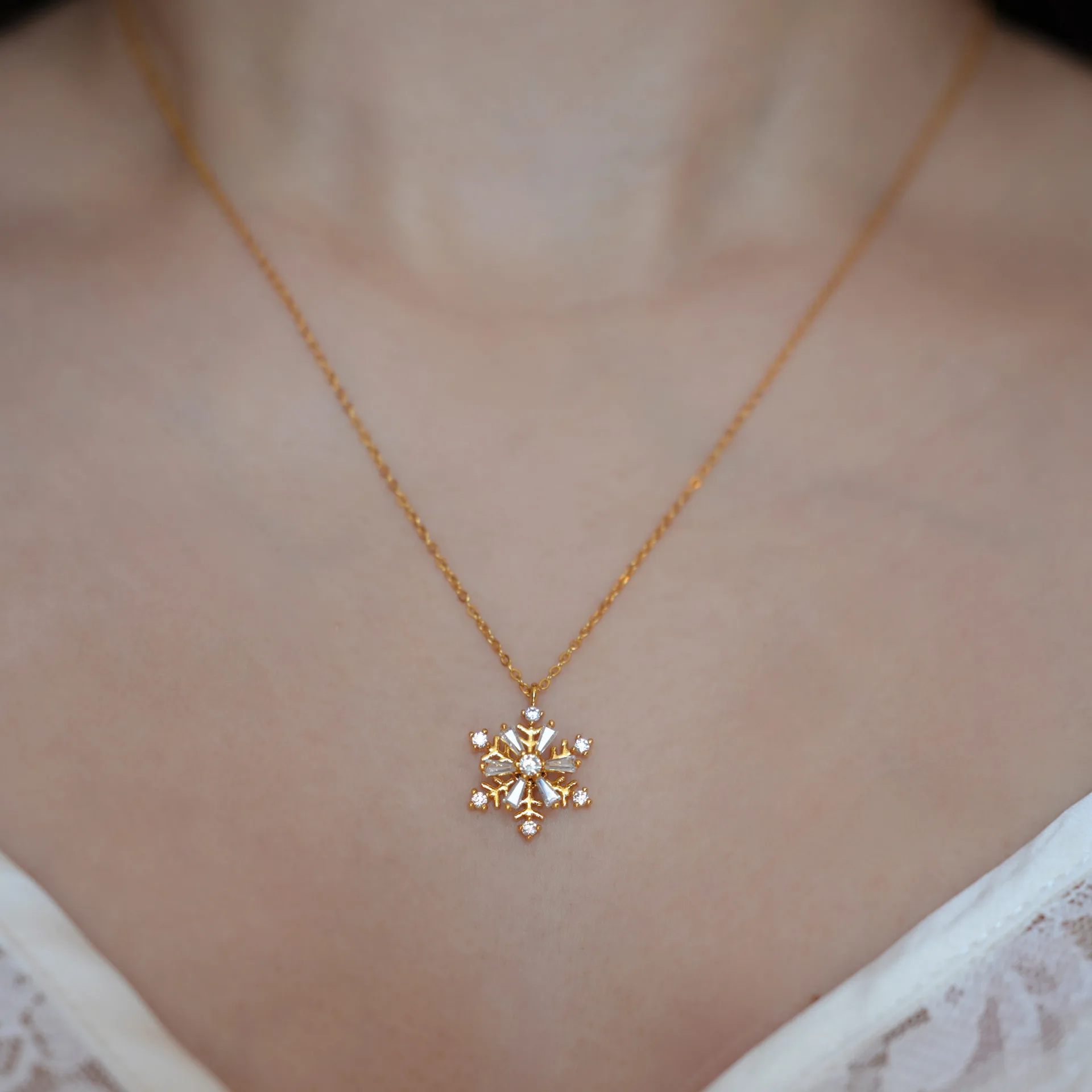 

G&D Stainless Steel Snowflake Spinning Pendent Rotatable Flower Anxiety Stress Relieve Necklace for Women Christmas Gift