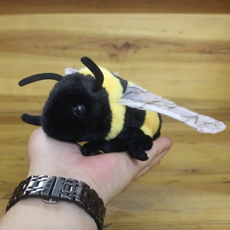 Игрушка плюшевая в виде насекомого искусственная пчела маленький Горох Шмель