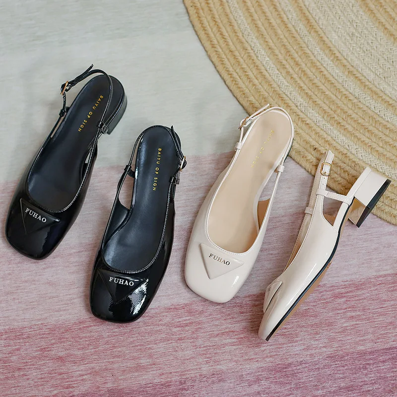 

Женские босоножки из микрофибры, брендовые дизайнерские сандалии с треугольной классической пряжкой, с ремешком сзади и квадратным носком, на весну