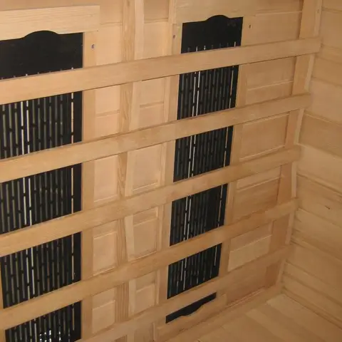 Real Boys порносынан жалаңаш Лера Мастурбатордың көлденең қимасының көрінісі