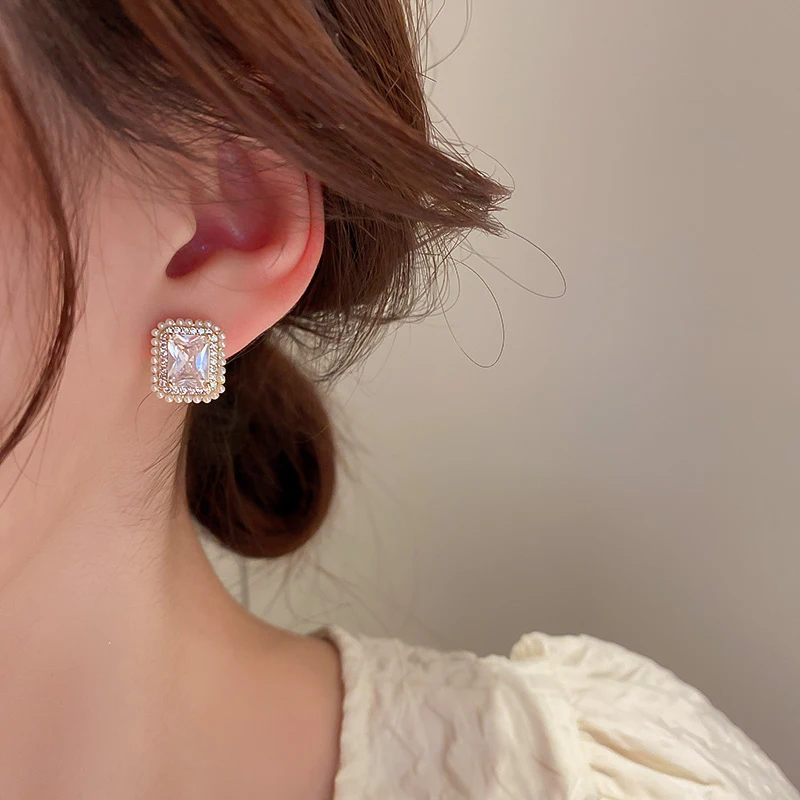 

Shine Square Laser Zironia Stud Earrings Silver Needle Temperament Golden Pearl Earrings 2022 Fashion Girl Jewellery