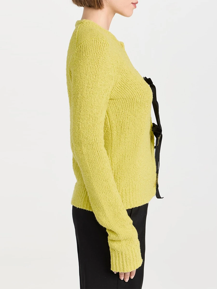 Женский вязаный кардиган контрастного цвета с бантом и шнуровкой на пуговицах