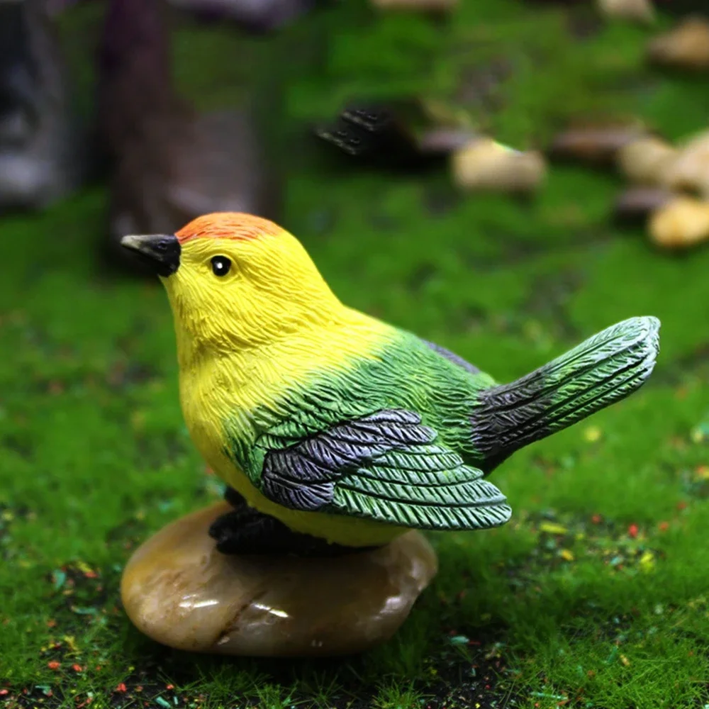 

Миниатюрные птичьи фигурки из пластика
