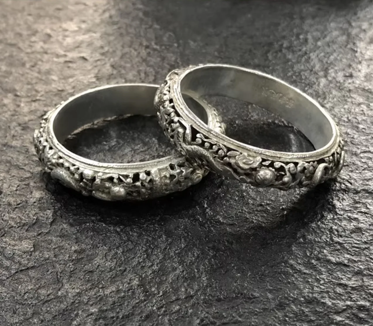 

Серебряный рельефный браслет Miao в этническом стиле с узором дракона, полый универсальный браслет из старого серебра, Толстый Круглый тяжелый браслет, 1 шт.