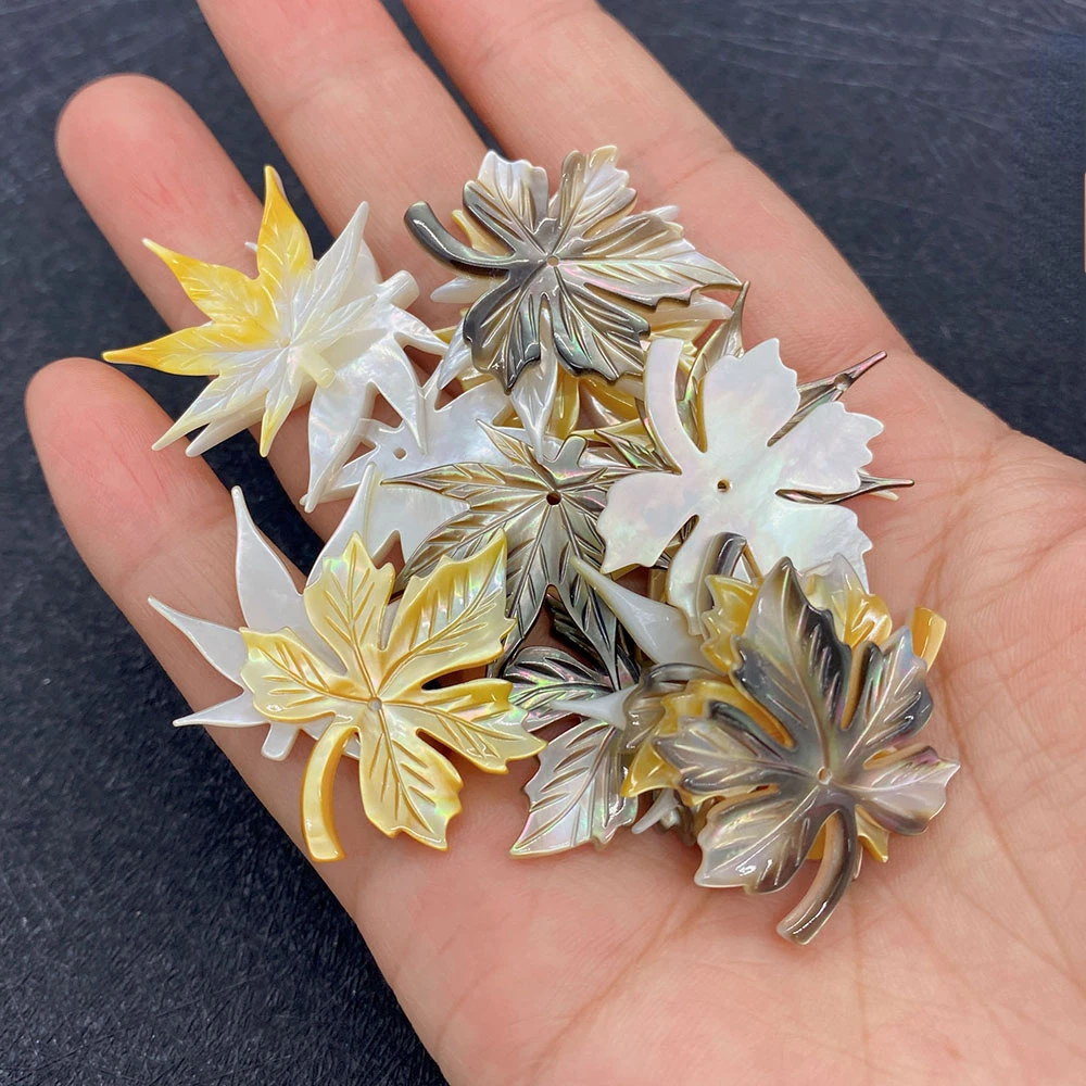 

Natural Seawater Shell Pendants Fashion Jewelry DIY Making Earrings Necklace Bracelets Carved Maple Leaf Shape Seashells Charms