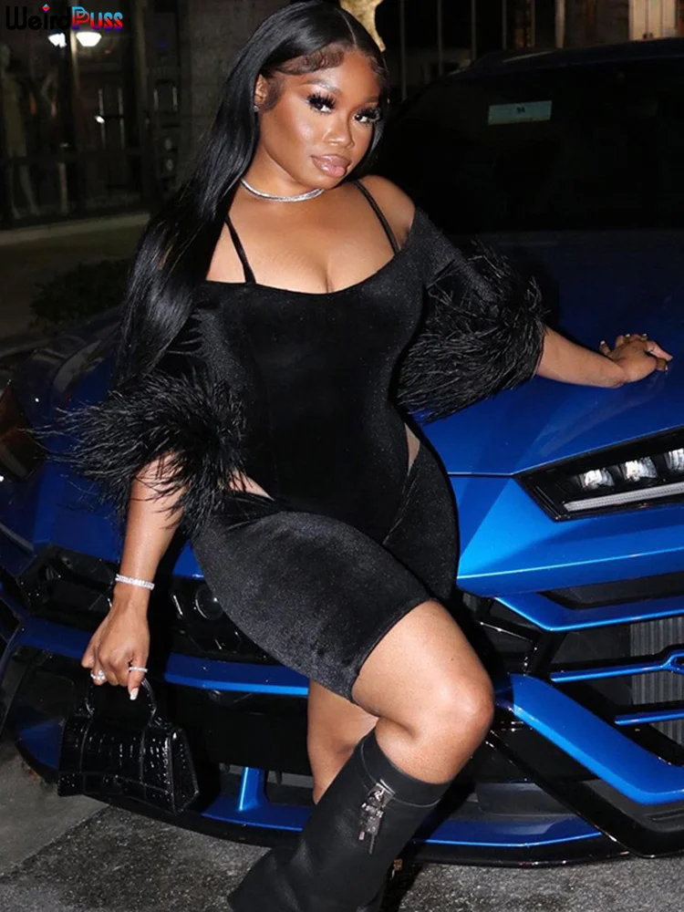 

Женский бархатный комбинезон в сеточку, с перьями и полурукавами