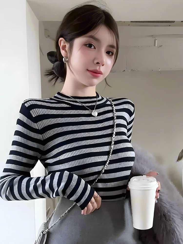 Вязаная нижняя рубашка в полоску стиле ретро женская осень и зима 2024 новые