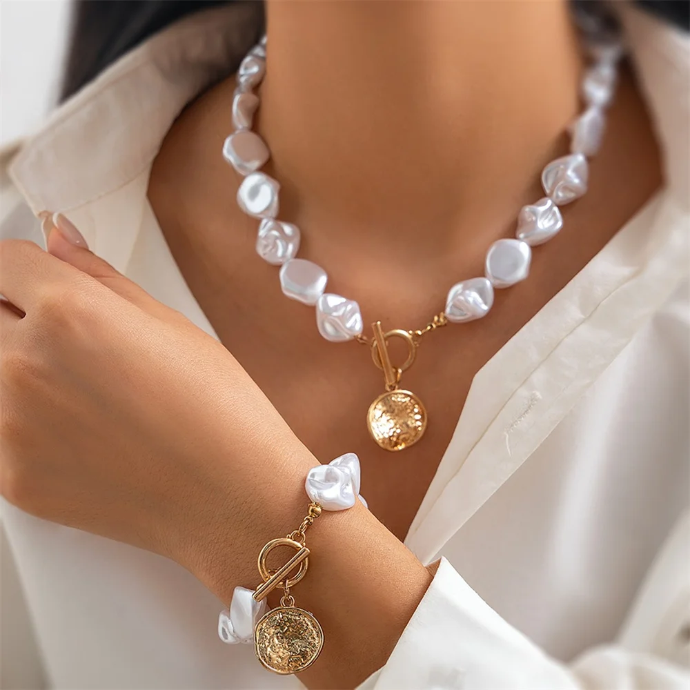 Жемчужное колье-чокер неправильной формы в стиле барокко