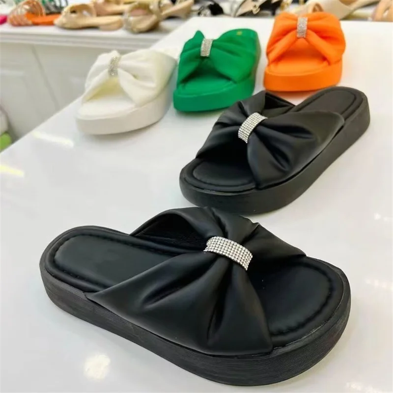 New Women's New Round Toe Thick Sole Pleated Butterfly Slippers Women's Large Rhinestone Flat Bottom Sandals 2023