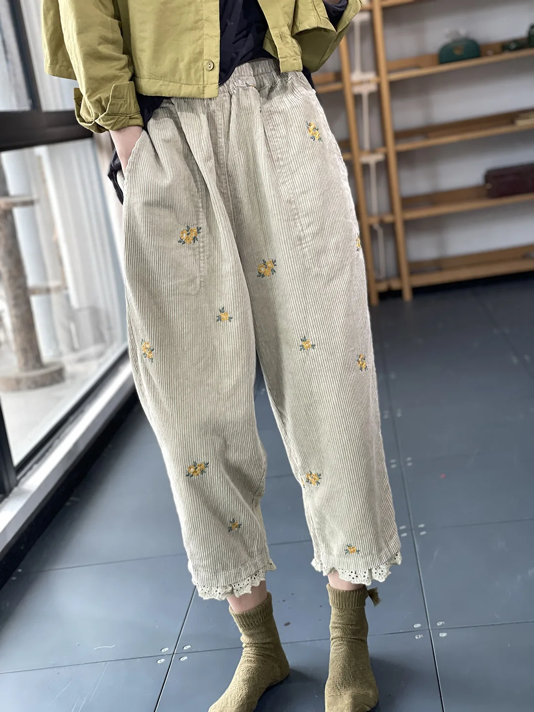 

2021 Autumn Winter New Back To The Basics Lace Harem Pants Loose Embroidery Corduroy Woman Pants