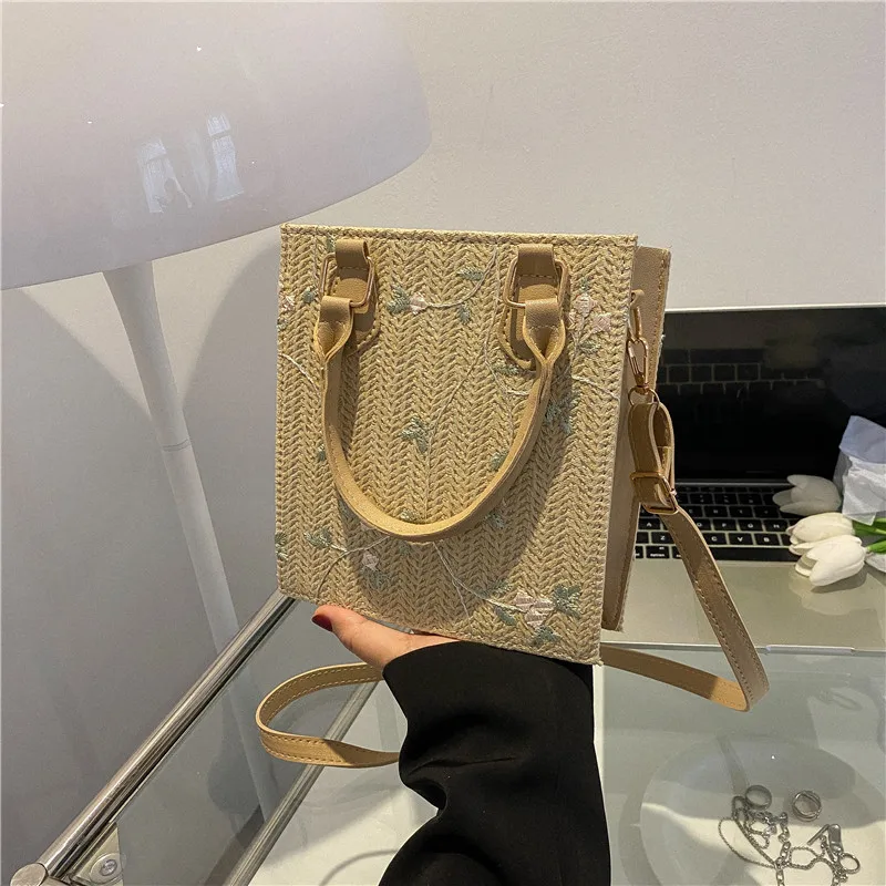 Summer Handheld Small Square Bag Women's Bag 2023 New Fashion Grass Woven Flower Shoulder Bag Westernized Casual Crossbody Bag