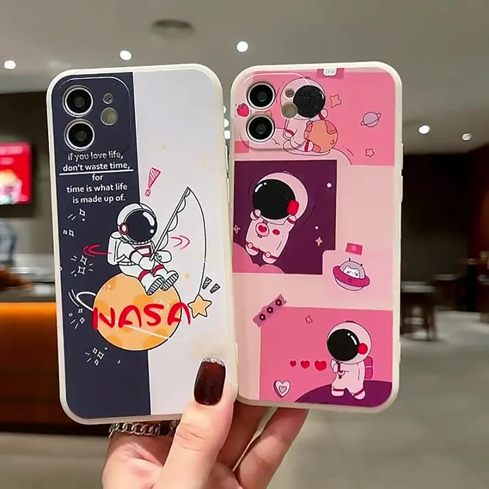 

Cute Cartoon Astronaut Phone Case For Apple iPhone 11 12 13 Pro 13 12 Mini X XR XS Max 6 6s 7 8 Plus Soft Silicone Cover Fundas
