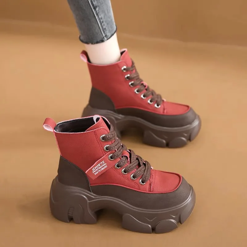 Женские ботинки на шнуровке зимние смешанных цветов с круглым носком короткие