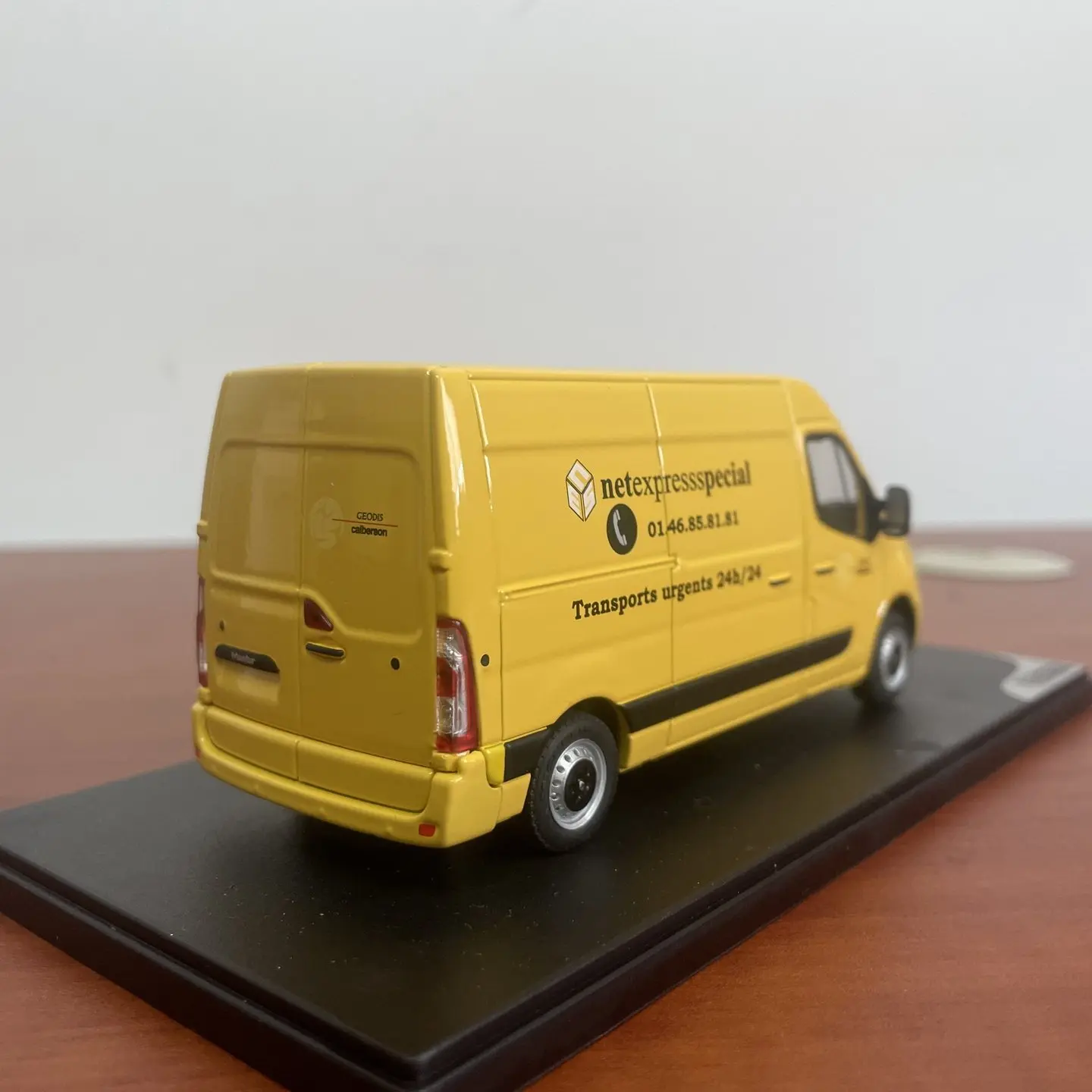Фото Модель автомобиля Eligor 1:43, литая из сплава, Renault Master Geodis, классическая ностальгическая коллекционная модель, подарок для взрослых, сувенир, статическая модель для демонстрации №4