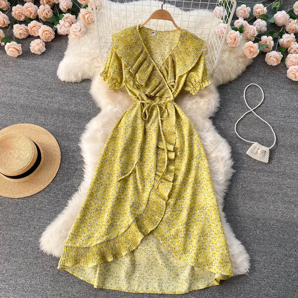 

Женское платье-трапеция с V-образным вырезом и цветочным принтом