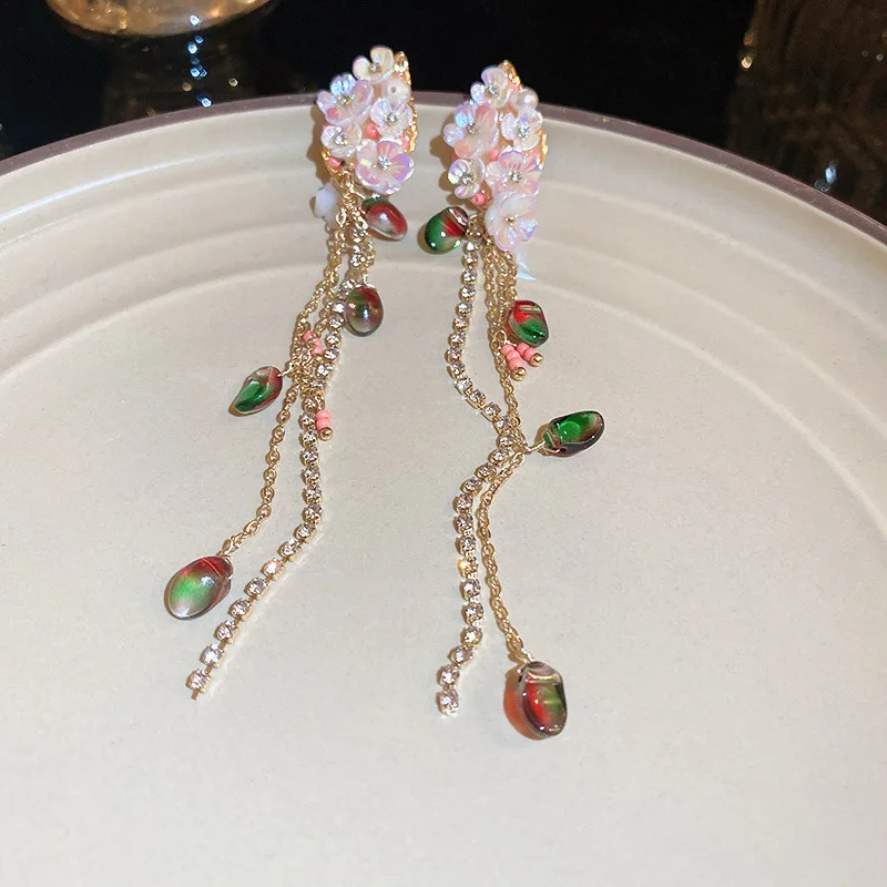 

Minar Temperament White Color Resin Arcylic Flower Drop Earrings for Women Gradient Crystal Rhinestone Long Chain Tassel Earring