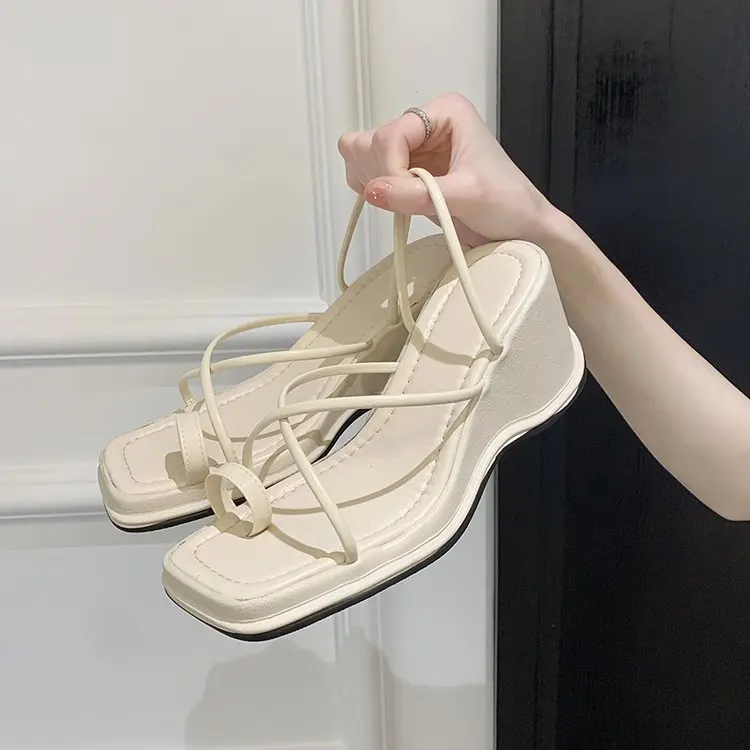 

Женские шлепанцы на танкетке, летние уличные сандалии с узкими ремешками, шлепанцы на высокой танкетке, 2022