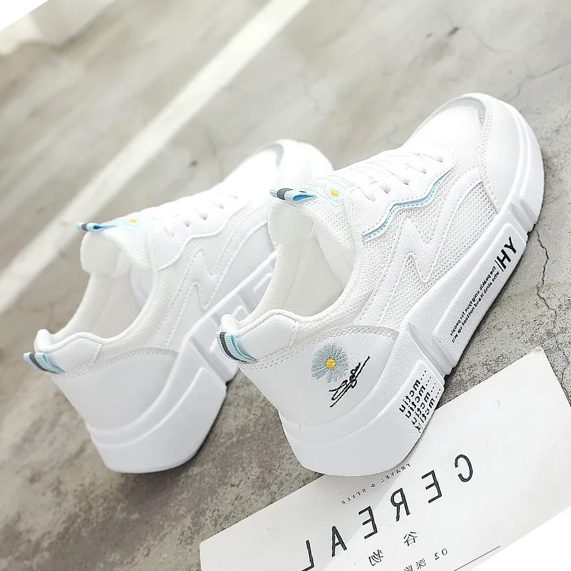 

Women Sneakers 2022 Summer New Breathable Mesh Lace Up Ladies Outdoor Casual Flat Sport Vulcanized Shoes Woman Zapatos Mujer
