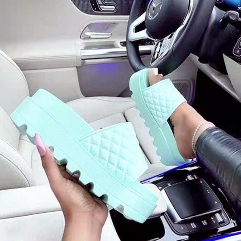 

Роскошные женские шлепанцы на платформе, повседневные прочные сандалии, Нескользящие, плоская подошва, модные тапочки, для дома