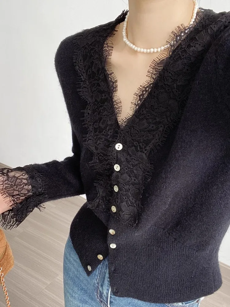 Женский кружевной свитер с V-образным вырезом