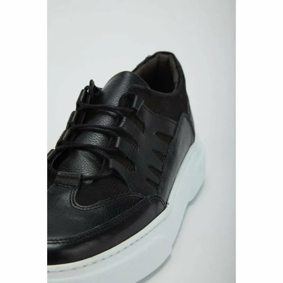 

Sneakers Men Muggo