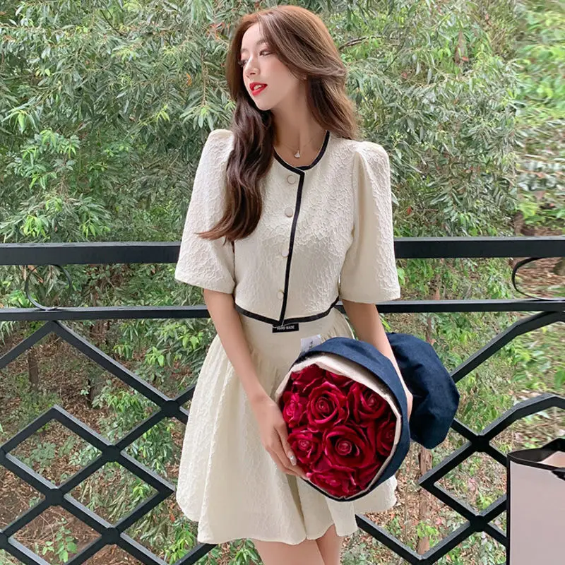 

Women 2022 Summer Fashion 2 Pieces Sets Female Sweet Short Sleeve Solid Crop Top + High Waist Mini Skirts Ladies Suits Y158