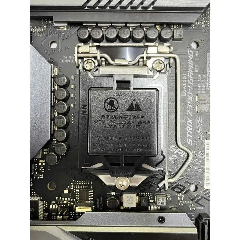 90% новая материнская плата Z390 ROG STRIX Z390-I GAMING Mini-ITX LGA 1151 2 × DDR4 M.2 PCI-E 3 0 USB3.1